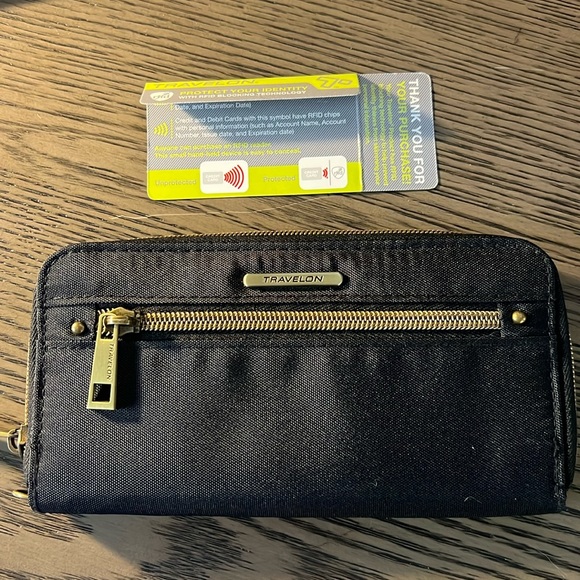 Travelon Wallet / Clutch with RFID Blocking - Black with Pink Inside - Picture 1 of 8